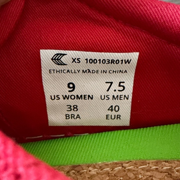 Cariuma Red Sneakers with White Laces - Picture 5 of 5